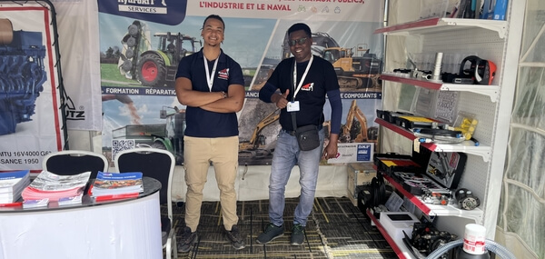 L'équipe sur le stand au FIAN